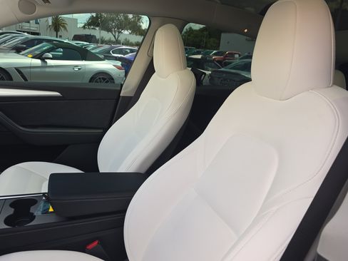 Used 2023 Tesla Model Y Performance AWD/4WD image 19