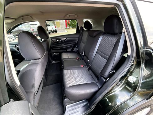 Used 2019 Nissan Rogue SV image 15