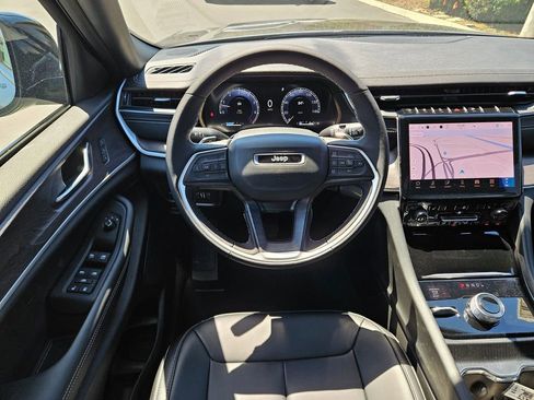 New 2025 Jeep Grand Cherokee Limited w/ Black Appearance Package image 24