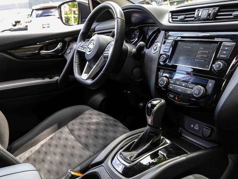 Certified 2022 Nissan Rogue Sport SV image 26