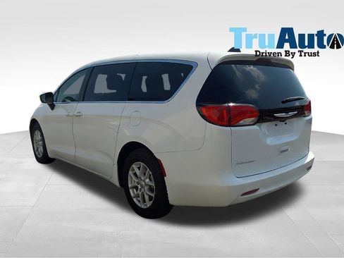 Used 2023 Chrysler Voyager LX FWD image 5