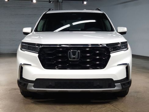 Used 2024 Honda Pilot Touring image 2