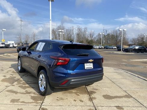 Used 2024 Chevrolet Trax LS w/ LS Convenience Package image 8