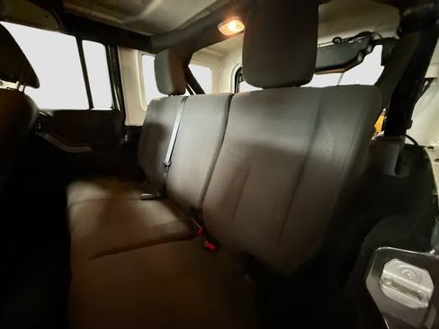 Used 2018 Jeep Wrangler Unlimited Sport w/ Connectivity Group AWD/4WD image 20