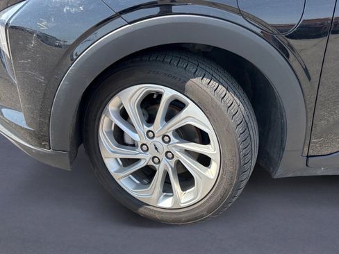 Used 2023 Chevrolet Bolt EUV LT image 3