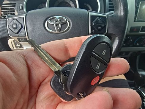 Used 2015 Toyota Tacoma PreRunner w/ Convenience Package RWD image 19