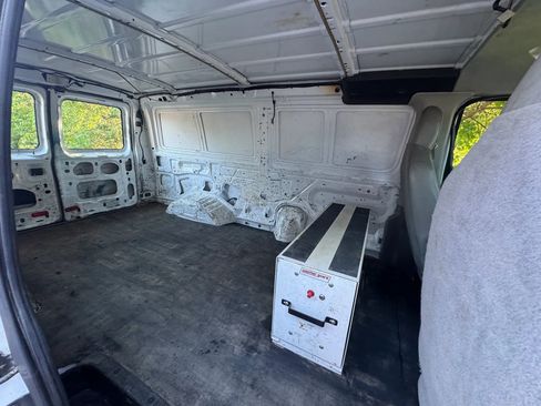 Used 2014 Ford E-350 and Econoline 350 Super Duty RWD image 5