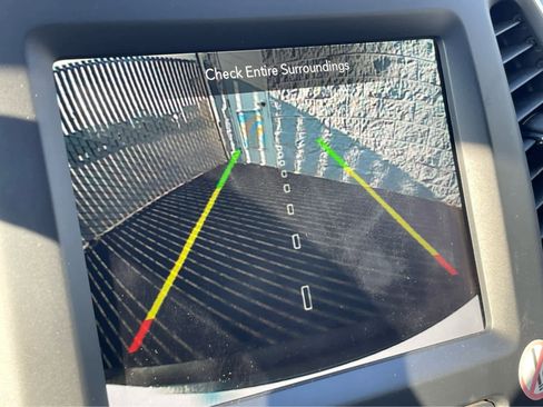 Used 2023 Jeep Cherokee Altitude Lux image 19