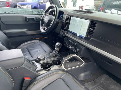 Used 2022 Ford Bronco Badlands image 7
