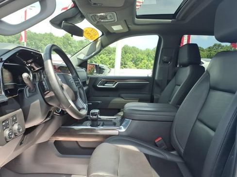 Used 2025 Chevrolet Silverado 1500 LT Trail Boss w/ Convenience Package II AWD/4WD image 5