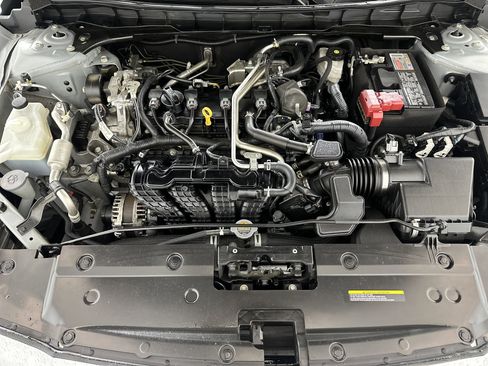 Used 2024 Nissan Altima 2.5 SV image 11
