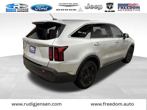 Used 2021 Kia Sorento LX image 5