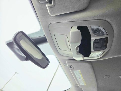 Used 2024 Chrysler Pacifica Touring-L image 36