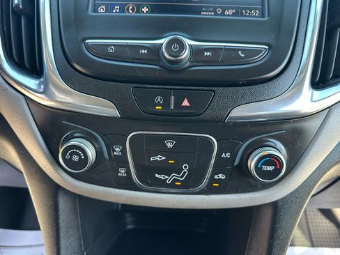 Used 2022 Chevrolet Equinox LS w/ LS Convenience Package image 18