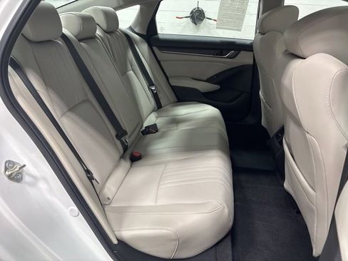 Used 2018 Honda Accord Touring image 17