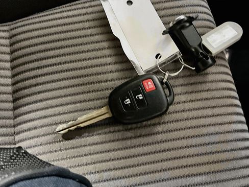 Used 2013 Toyota RAV4 LE FWD image 36