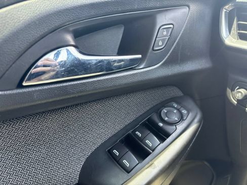 Used 2021 Chevrolet TrailBlazer LT w/ Premium Seating Package FWD image 18