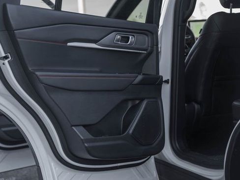 Used 2025 Ford Explorer ST-Line w/ ST-Line Street Pack image 48