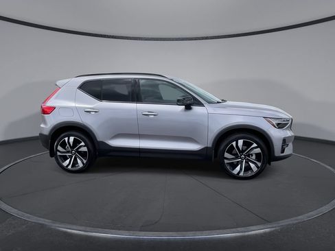 Used 2026 Volvo XC40 B5 Ultra w/ Climate Package AWD/4WD image 2