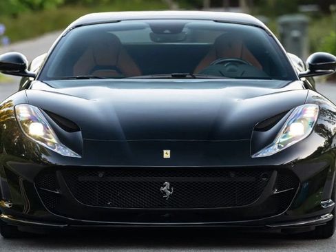 Used 2022 Ferrari 812 GTS RWD image 3