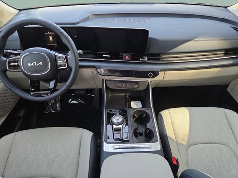 New 2026 Kia Carnival EX FWD image 42