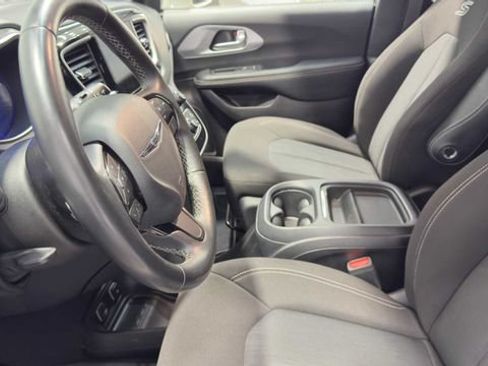 Used 2020 Chrysler Pacifica Touring w/ S Appearance Package FWD image 23