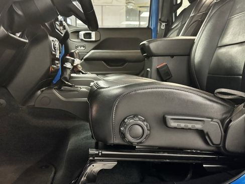 Used 2022 Jeep Wrangler Unlimited Sahara image 9