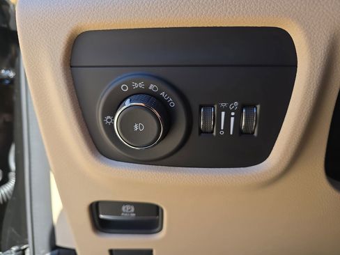 New 2025 Jeep Grand Cherokee Limited w/ Black Appearance Package RWD image 27
