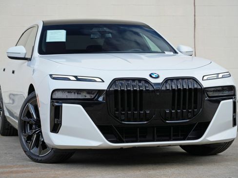 Used 2023 BMW 740i RWD image 4