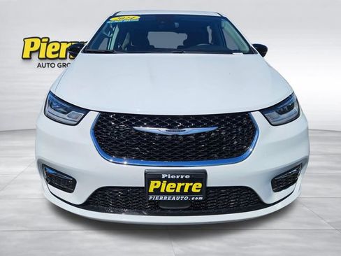 Used 2024 Chrysler Pacifica Touring-L FWD image 9