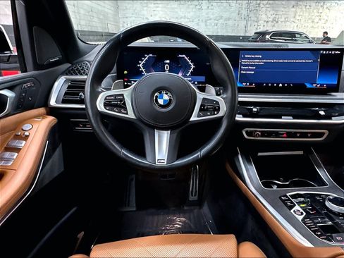 Used 2025 BMW X7 xDrive40i w/ M Sport Package AWD/4WD image 8