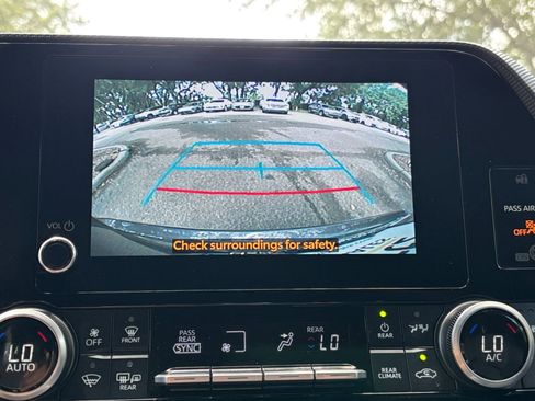 Used 2025 Toyota Highlander XSE AWD/4WD image 25