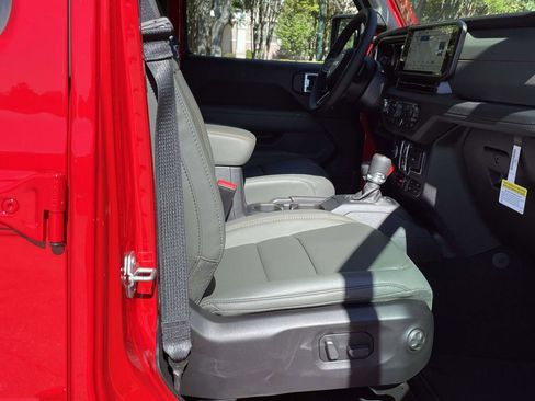 New 2025 Jeep Gladiator Mojave image 32