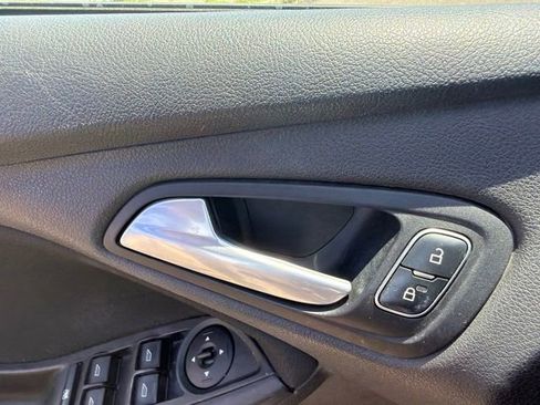 Used 2017 Ford Focus SE FWD image 15
