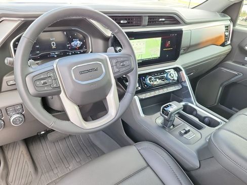 Used 2025 GMC Sierra 1500 Denali w/ Denali Reserve Package AWD/4WD image 11
