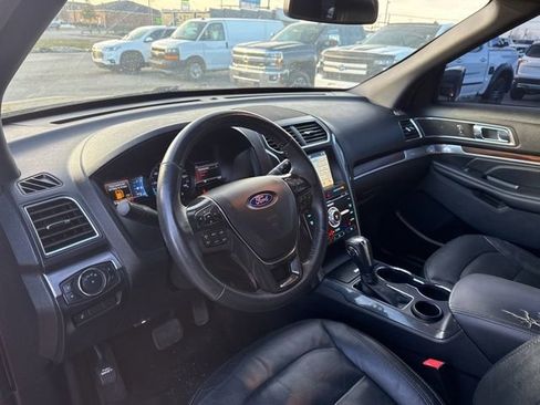 Used 2018 Ford Explorer Limited image 11