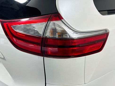 Used 2020 Toyota Sienna XLE w/ XLE Navigation Package FWD image 34
