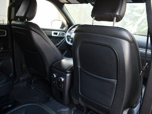 Used 2020 Ford Explorer XLT w/ Equipment Group 202A AWD/4WD image 27