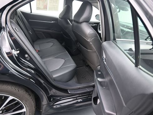 Used 2020 Toyota Camry SE w/ Audio Package FWD image 11