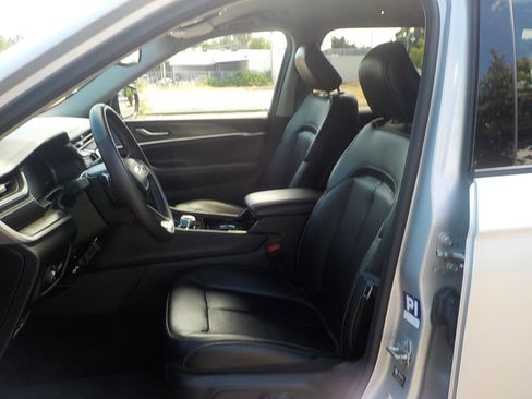 Used 2021 Jeep Grand Cherokee L Limited image 24