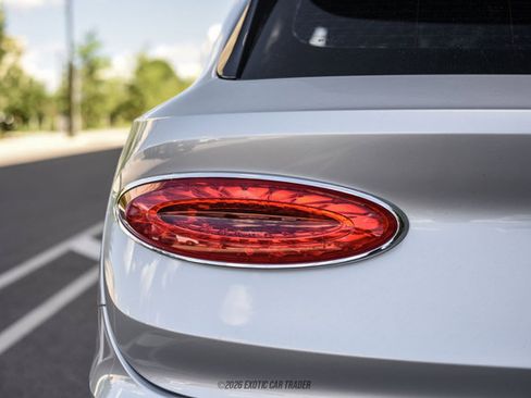 Used 2021 Bentley Bentayga AWD/4WD image 53