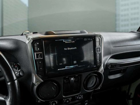 Used 2017 Jeep Wrangler Rubicon image 18