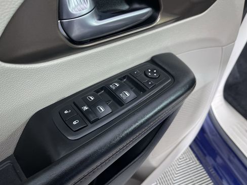 Used 2019 Chrysler Pacifica Touring Plus image 14