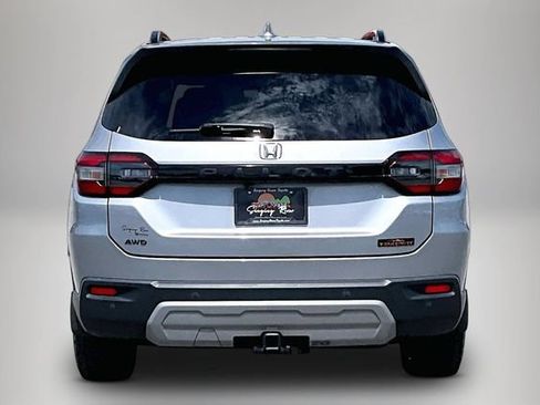 Used 2025 Honda Pilot TrailSport image 6