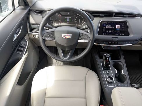 Used 2023 Cadillac XT4 Premium Luxury FWD image 18