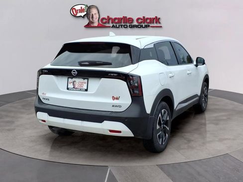 Used 2025 Nissan Kicks SV AWD/4WD image 5