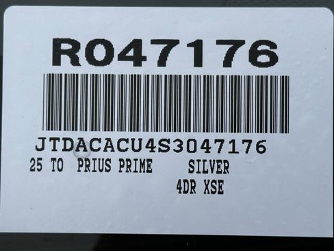 Used 2025 Toyota Prius Plug-In Hybrid FWD image 15