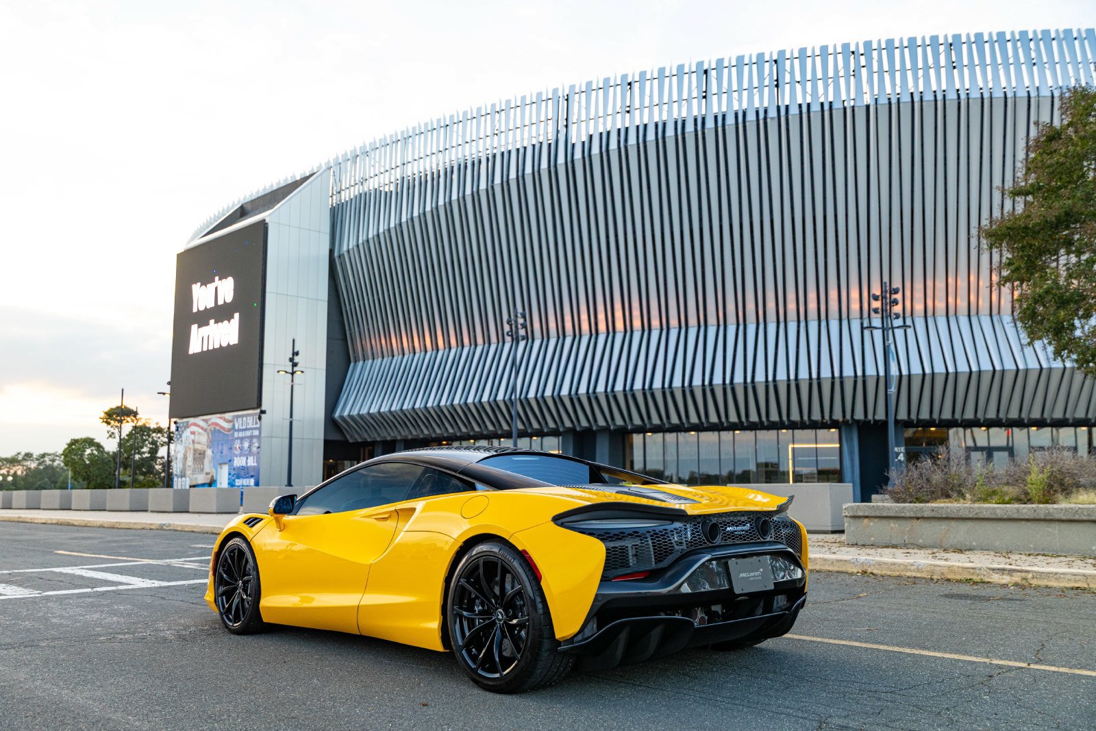 Used 2023 McLaren Artura RWD image 39