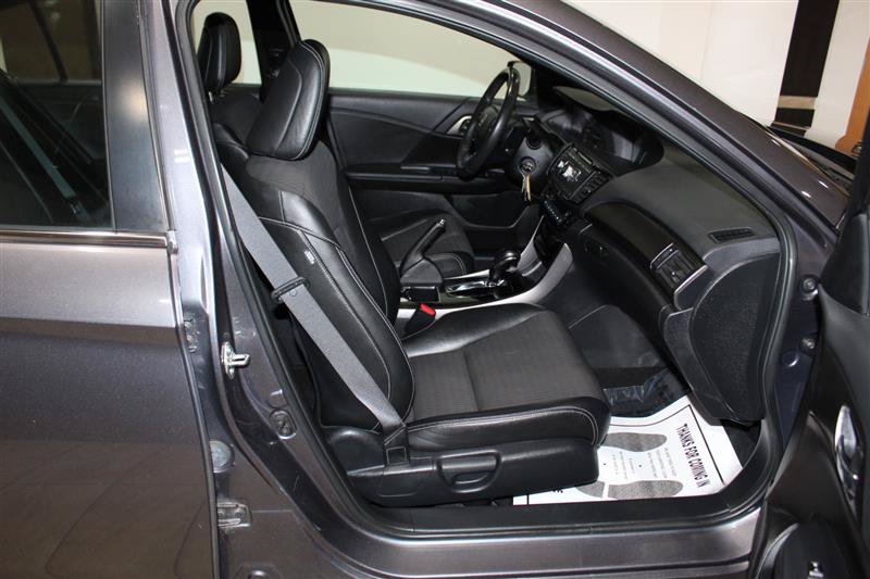 Used 2016 Honda Accord Sport image 25