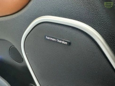 Used 2016 Jeep Grand Cherokee SRT w/ Trailer Tow Group IV image 9